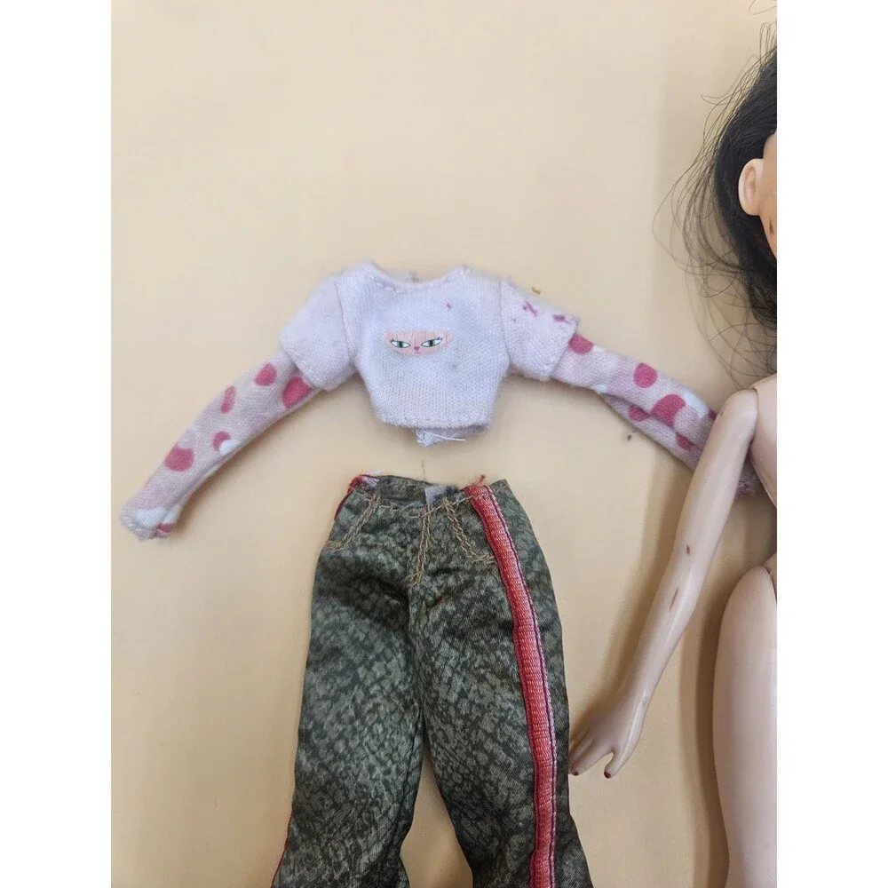 Bratz Black Hair Fashion Doll Lot w/ 2 Outfits, Platform Shoes & Bag Y2K 2000s